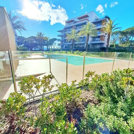 Spacieux T3-toit Terrasse-clim-wifi-piscine Frejus